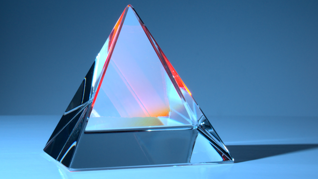 透明なピラミッド